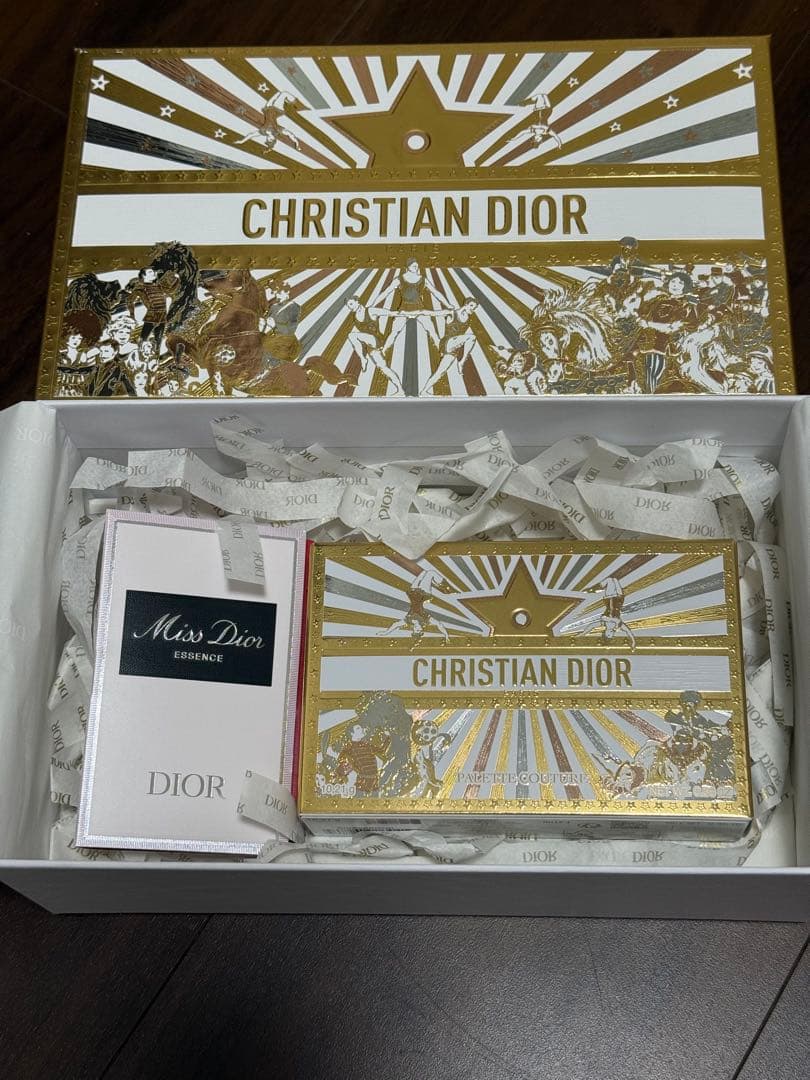【新品未使用⭐️Dior限定2025クリスマスコフレ⭐️】アイシャドウパレット箱付き