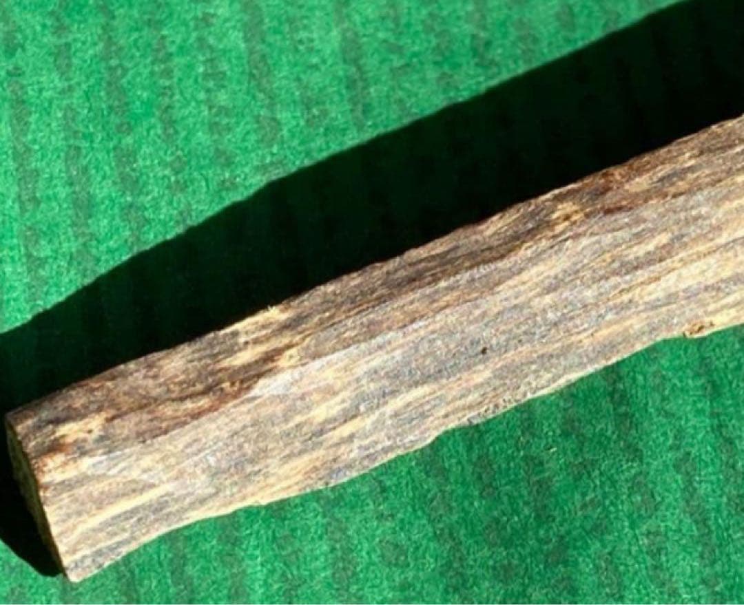 沈香　天然沈香　香木　タニ　お香　3.68グラム