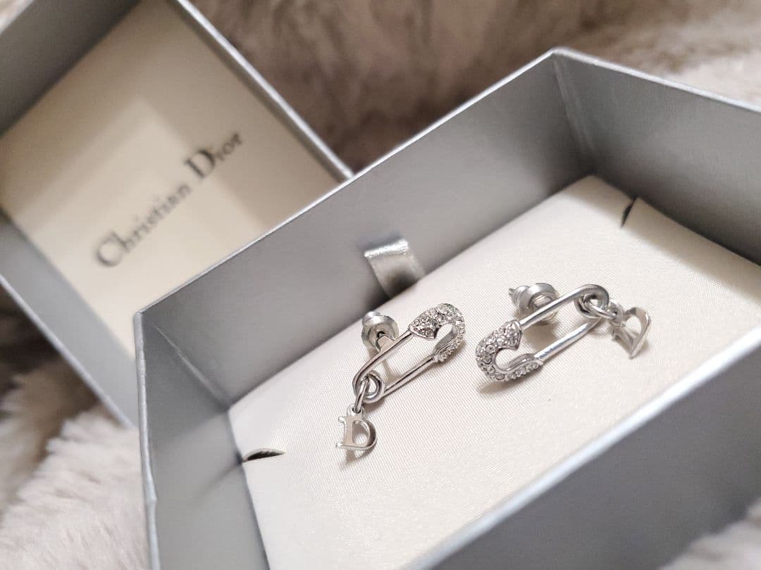 Christian Dior ピンモチーフピアス