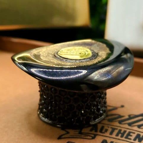 エスティローダー 限定品 練り香水 ブラックシルクハット コンパクト 黒色