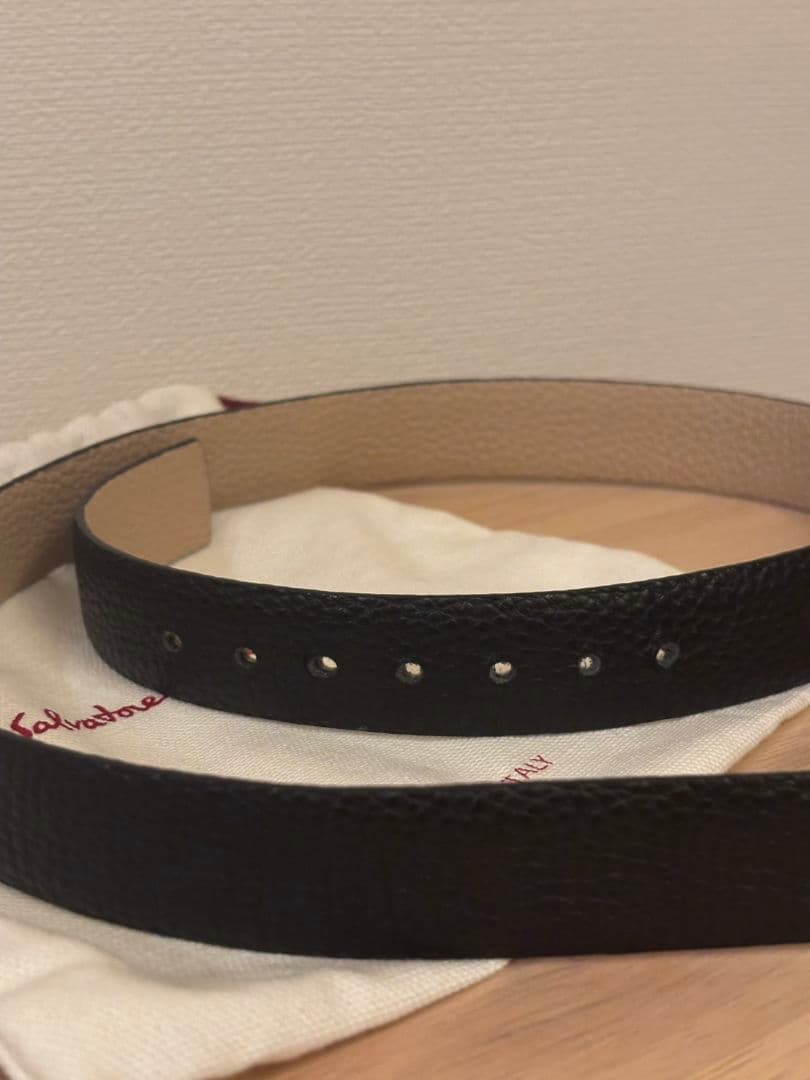 Salvatore Ferragamo ブラック レザーベルト ガンチーニ