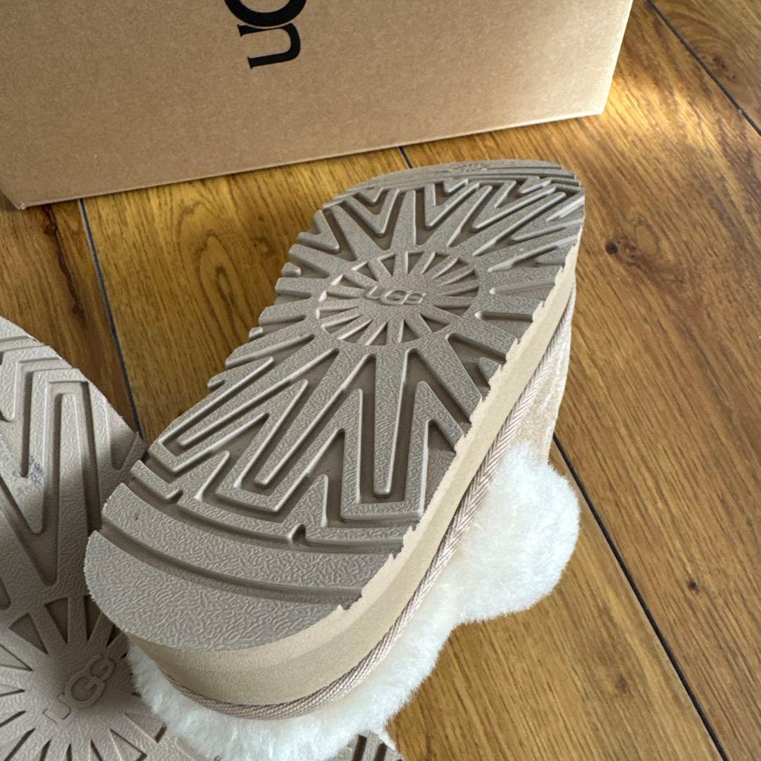 UGG DISQUETTE 厚底ムートンブーツ　ベージュ