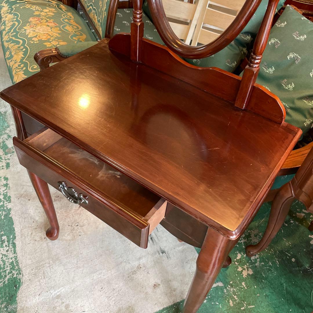 素敵なドレッサー・猫脚