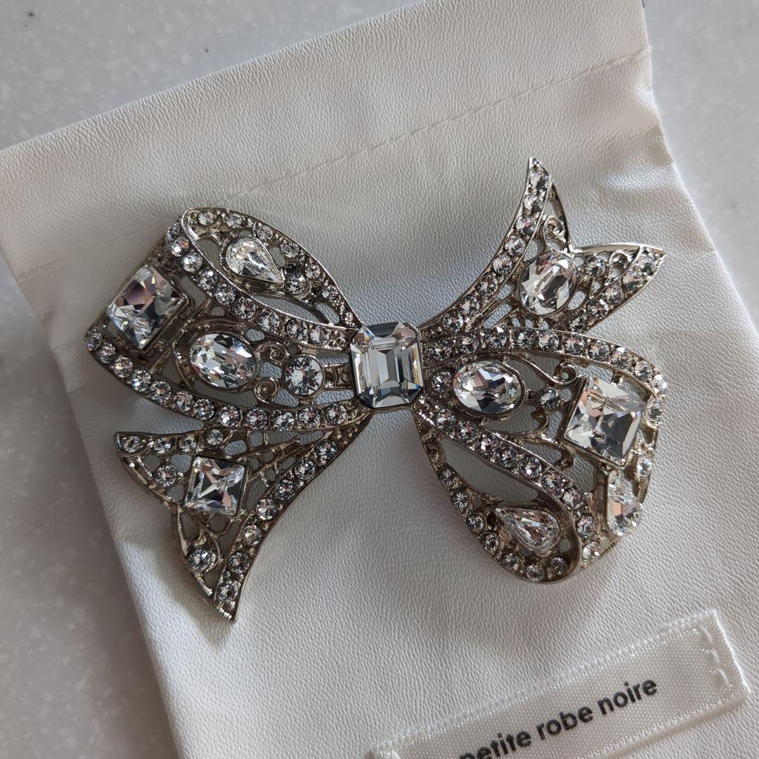 petite robe noire プティローブノアー リボンブローチ