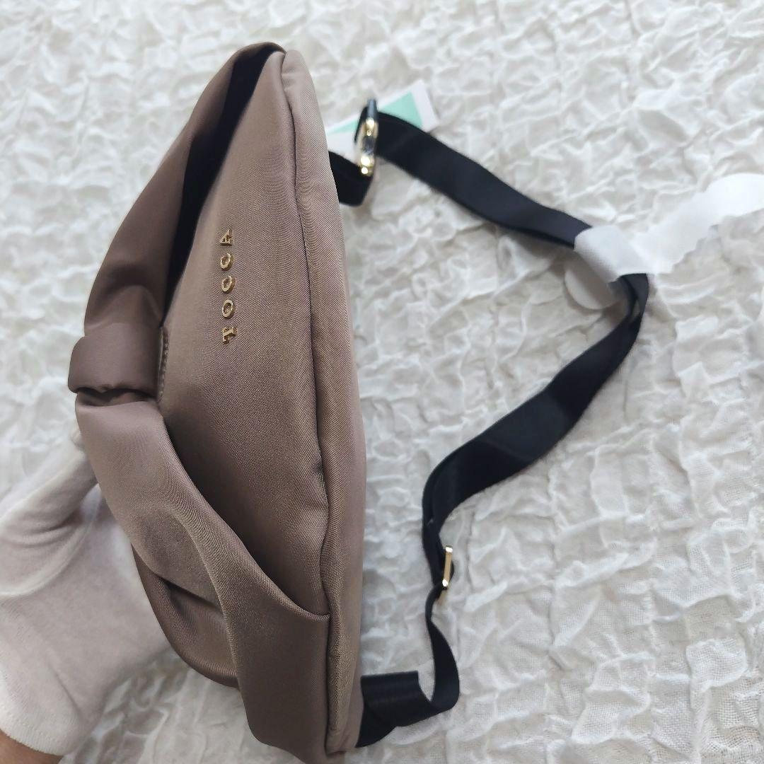 TOCCA【撥水】RIBBON KNOT BODY BAG ベージュ