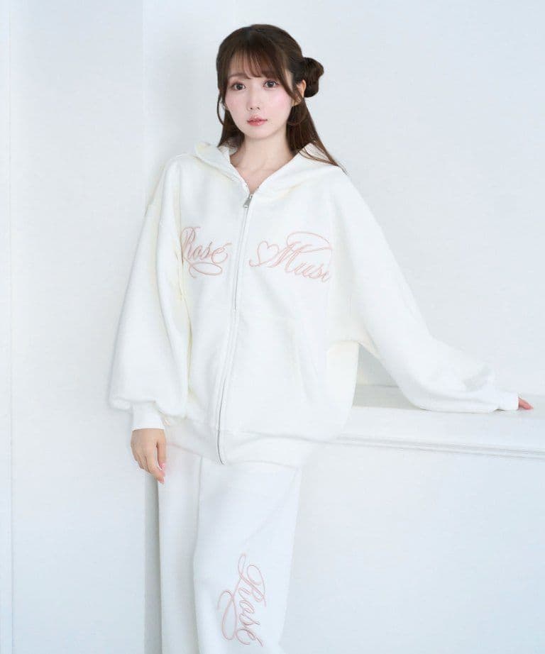 Logo 3d embroidery hoodieロゼミューズ