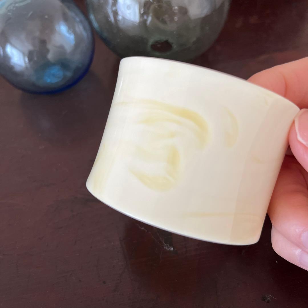 最終お値下げ！siri siri シリシリ　象牙色バングル