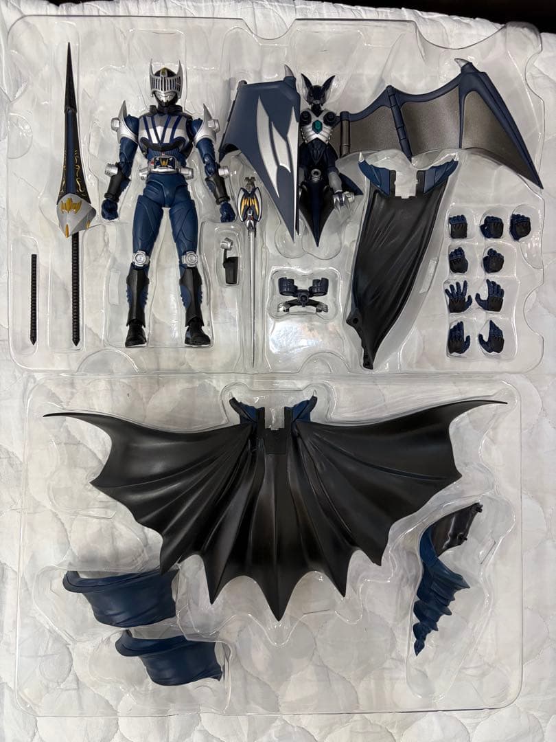 S.H.Figuarts 仮面ライダーナイト&ダークウイング