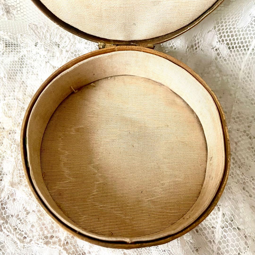 マドモアゼルの絵入りラウンド型ジュエリーボックス　フランスアンティーク