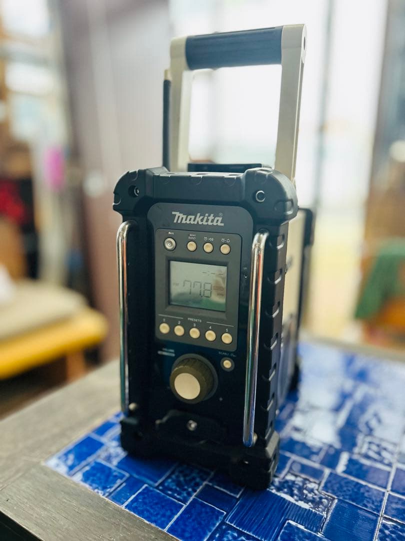 【ほぼ新品 倉庫保管】Makita MR100 ラジオ