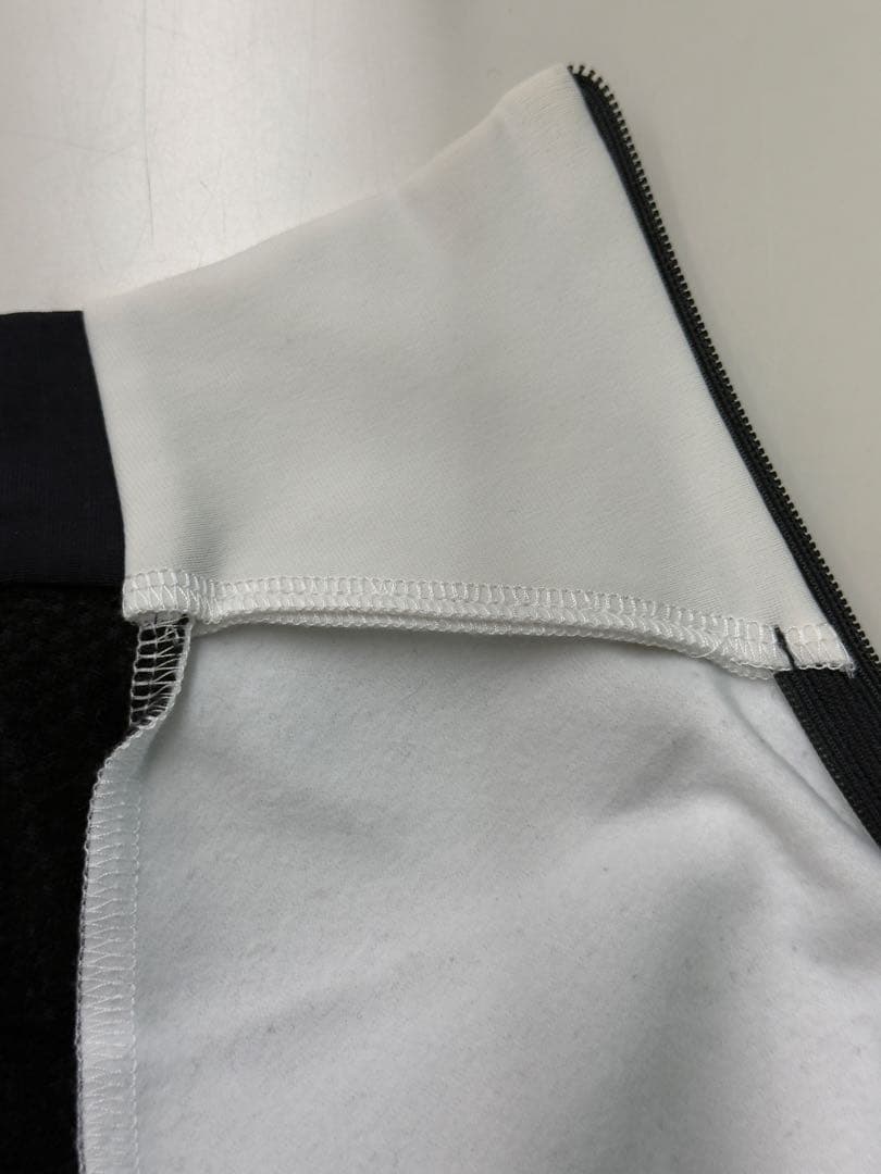 13日で出品終了　ASSOS MERCEDES AMG PETRONAS ジレ