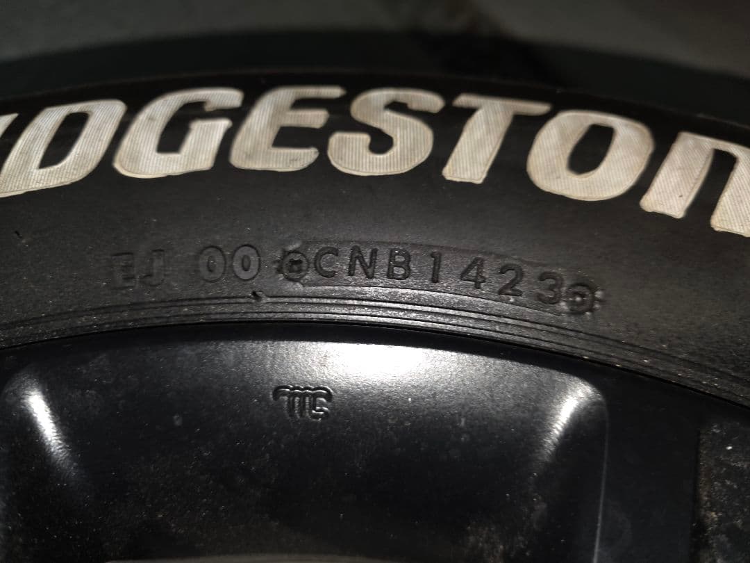 引き取り限定（まよねーず）デリカ18インチホイール黒塗装＋タイヤ4本セット