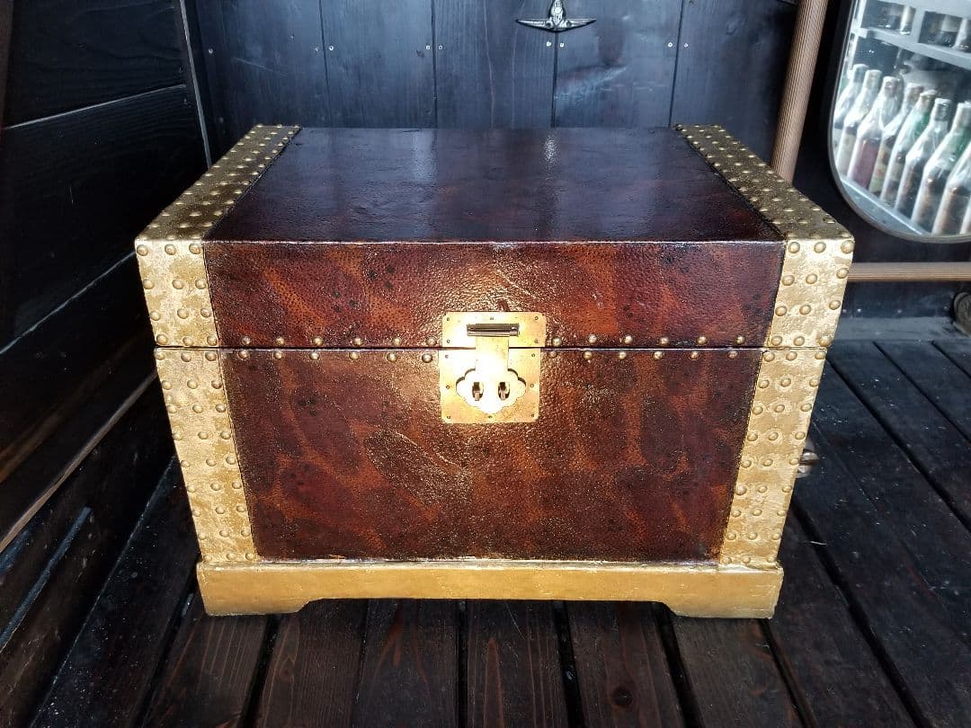 中世ゴシック　ウッド　トレジャー　チェスト　ピッグスキン　豚革　油絵　真鍮　宝箱