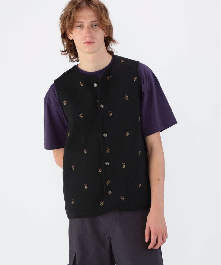 CABaN コットンカシミヤ フラワーエンブロイダリー クルーネックベスト