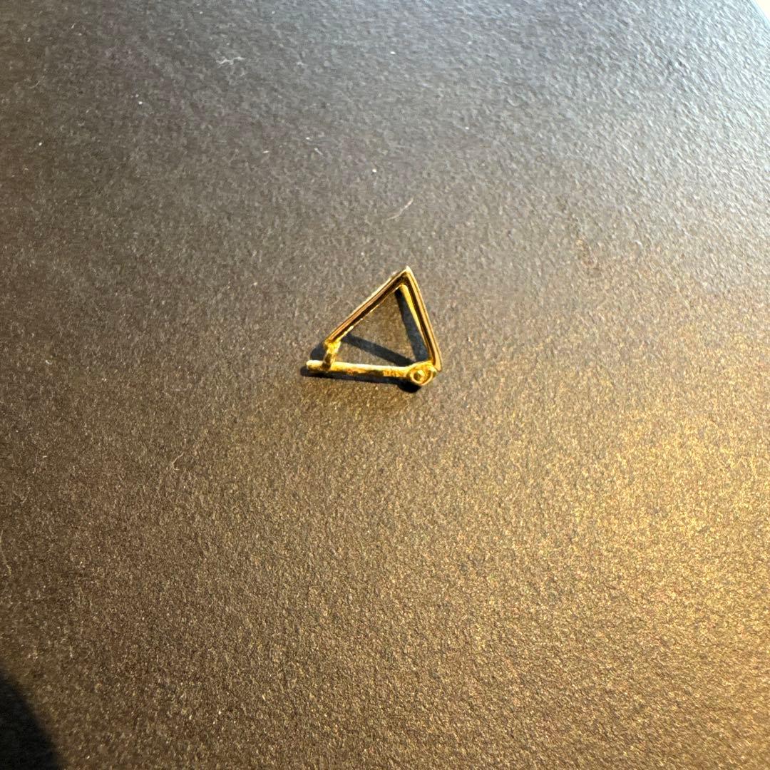 ゴールド三角形ピアス(片耳用) ユニセックス