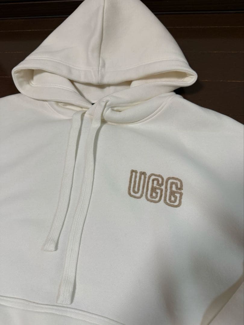 UGG アグ　ロゴ　フーディ　レディース　サイズS 新品未使用