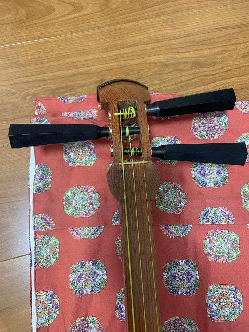 津軽三味線本体 太棹 ソフトケース付き 本皮破れ無し