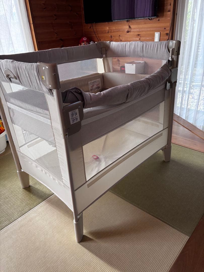 アップリカ　ココネル　ベビーベッド