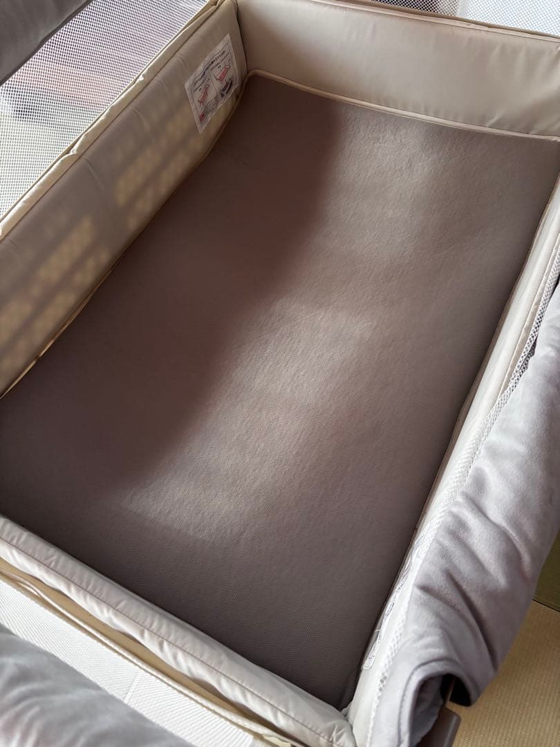 アップリカ　ココネル　ベビーベッド