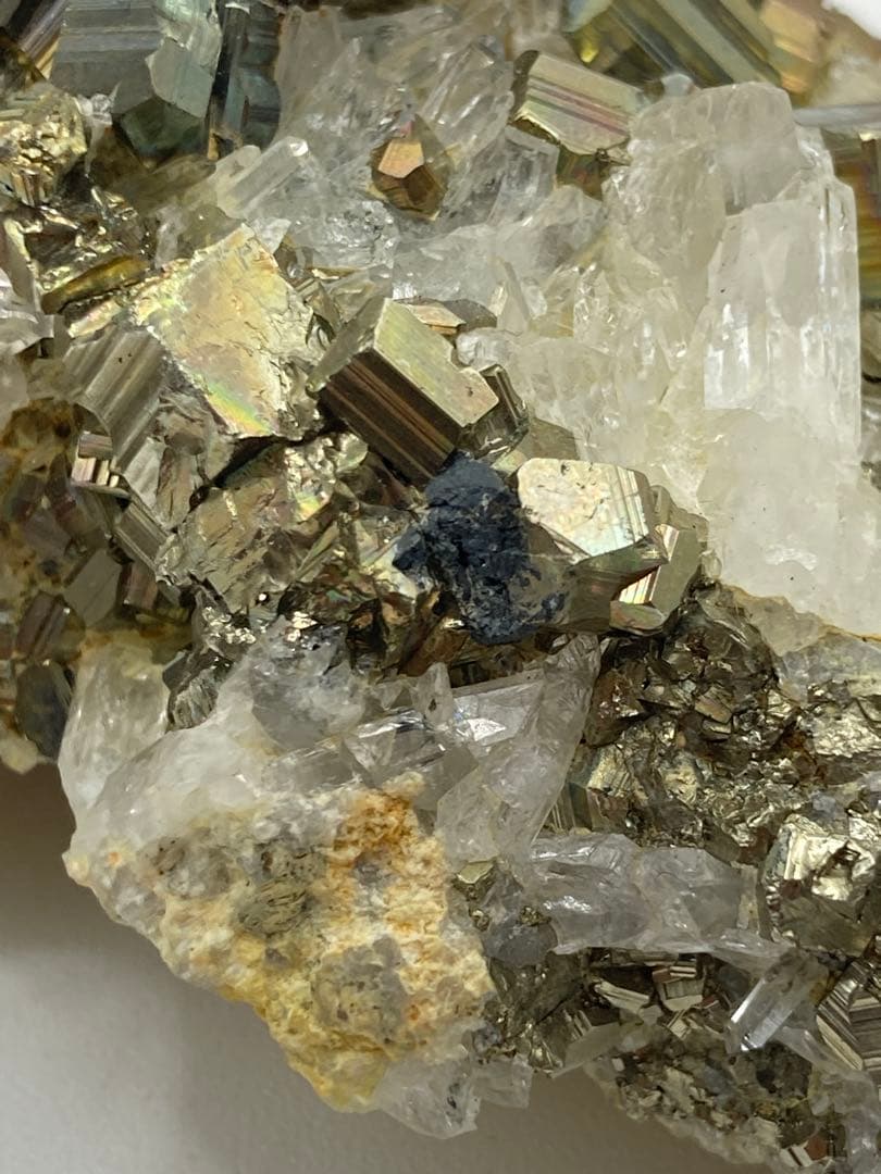 クォーツ パイライト ガレナ 3種共生クラスター