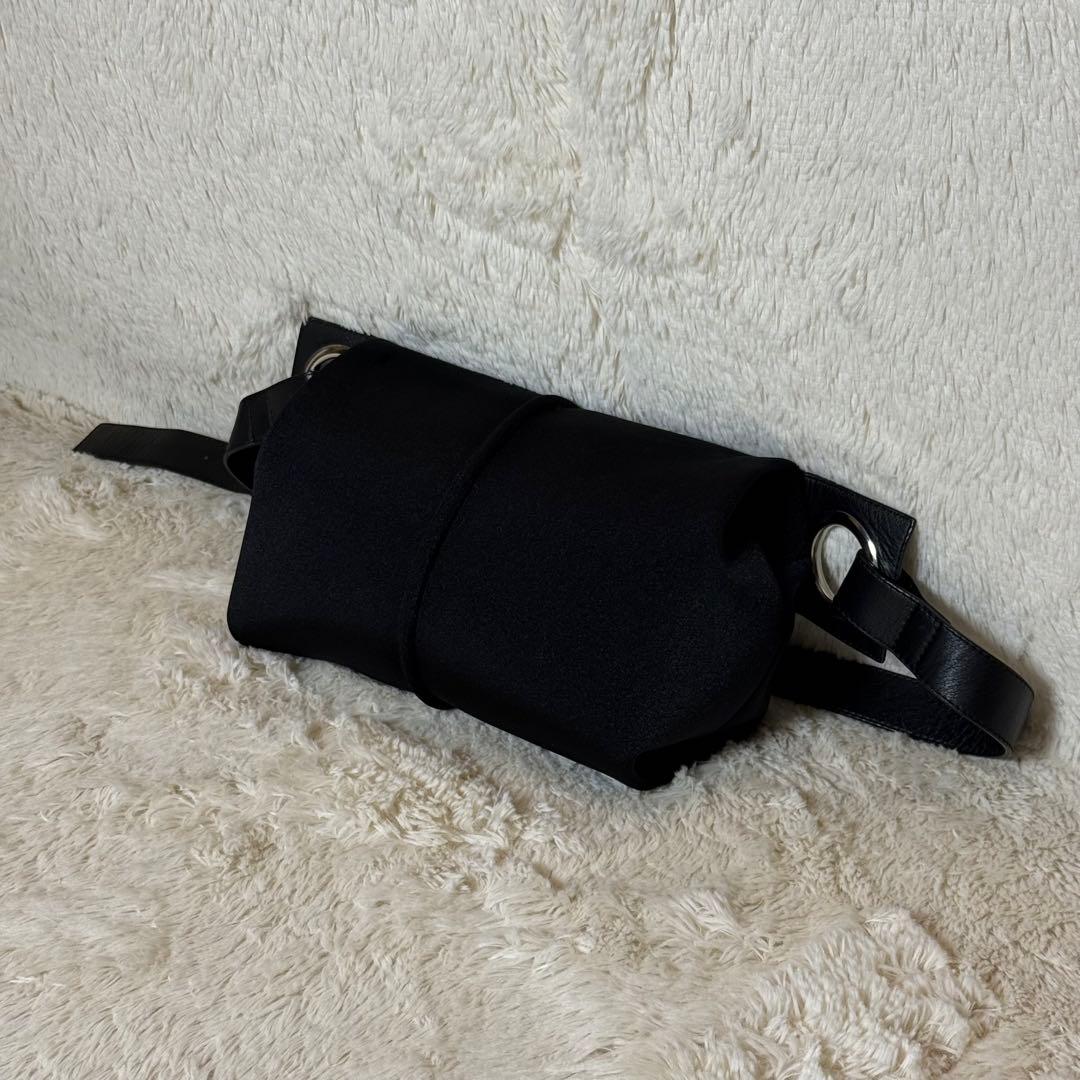 極美　kawa-kawa カワカワ　Wet　ボディバッグ　斜めがけ　肩掛け　金具