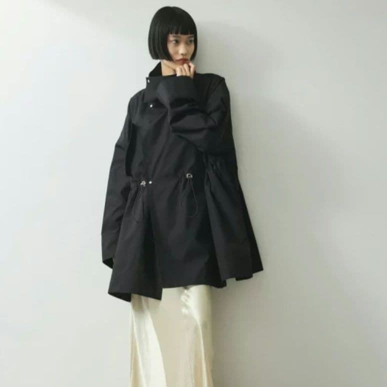 ADAM ET ROPE' スタンドカラーハーフモッズコート　ブラック