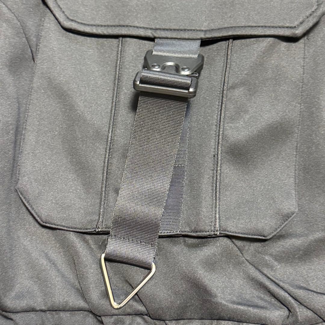 新品同様　REFLEM レフレム　サイバー切替ハイネックジャージパーカー