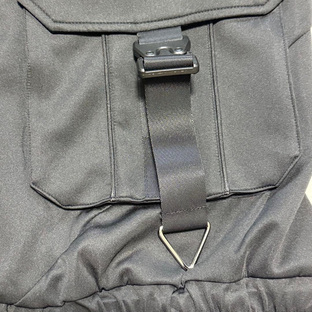 新品同様　REFLEM レフレム　サイバー切替ハイネックジャージパーカー