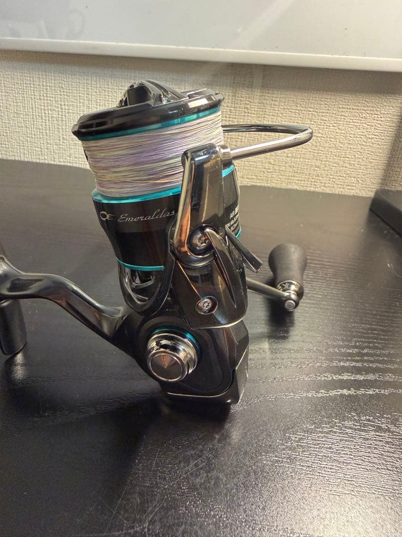 21 エメラルダス AIR LT2500-DH スピニングリール