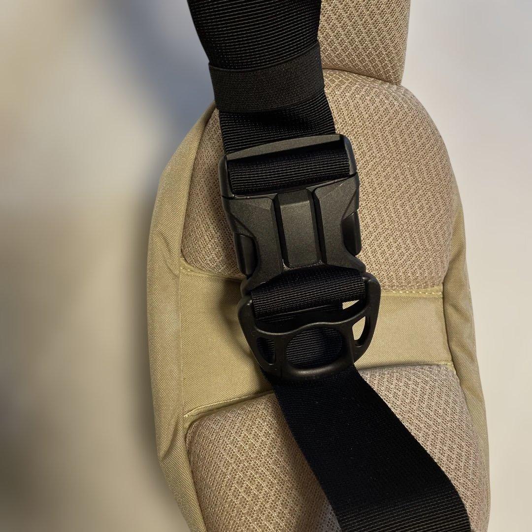 新型　改良版　ハグー Hugoo ヒップシート 抱っこ紐 　ベージュ