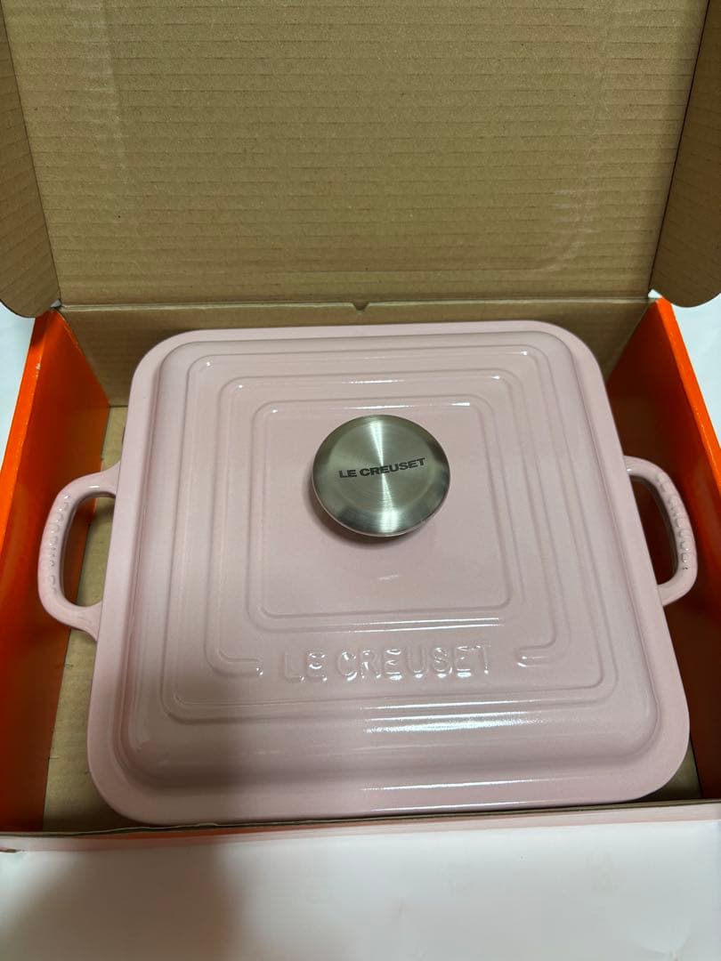 ルクルーゼ　シグニチャー ココット・スクエア 　24cm ピンク　鍋