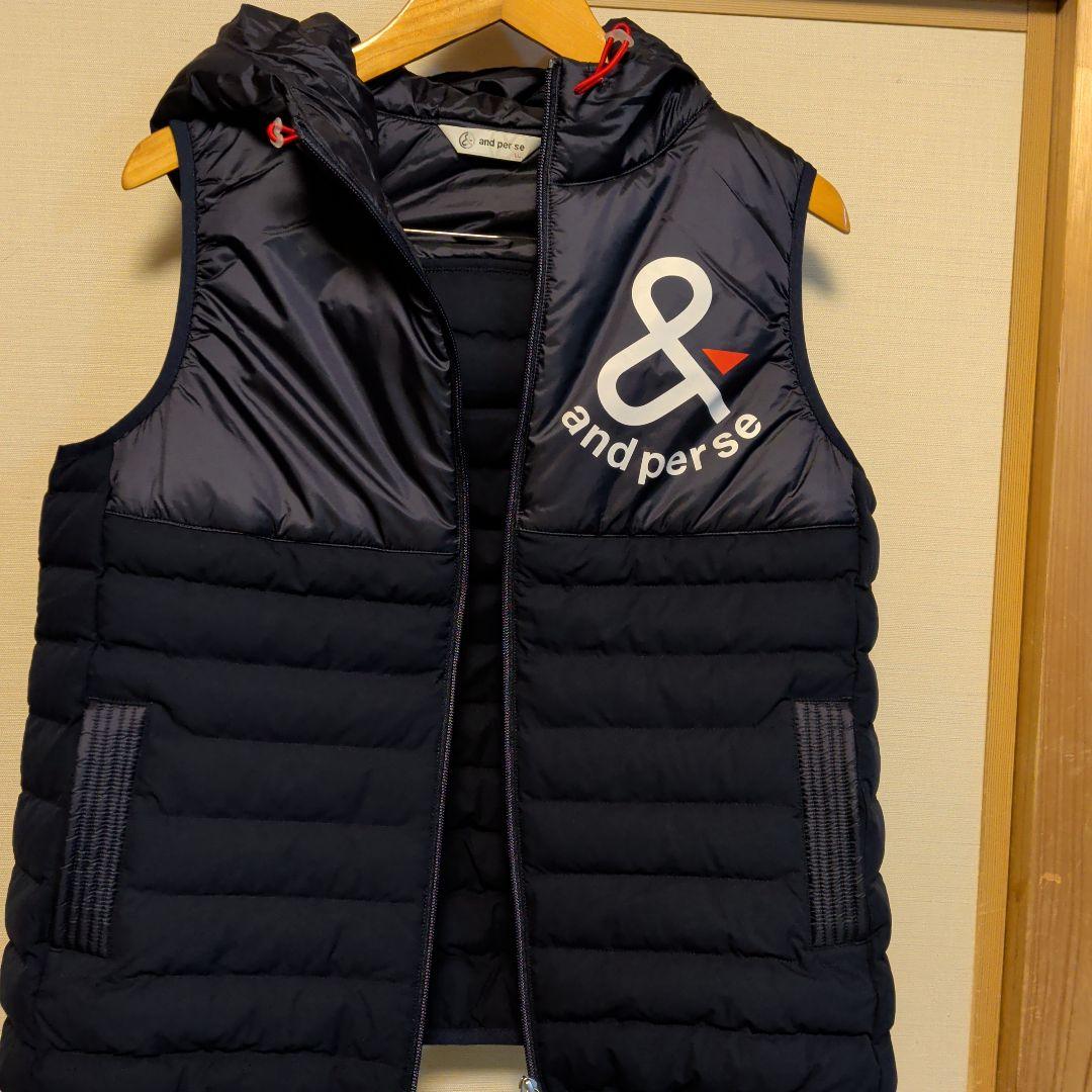 and per se フード付きダウンベスト ネイビー