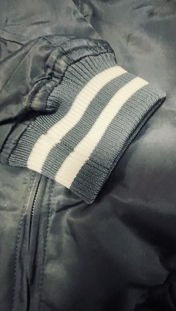 とるみ送料無料/新品未使用　MLB　 LAドジャース ジャケットXL