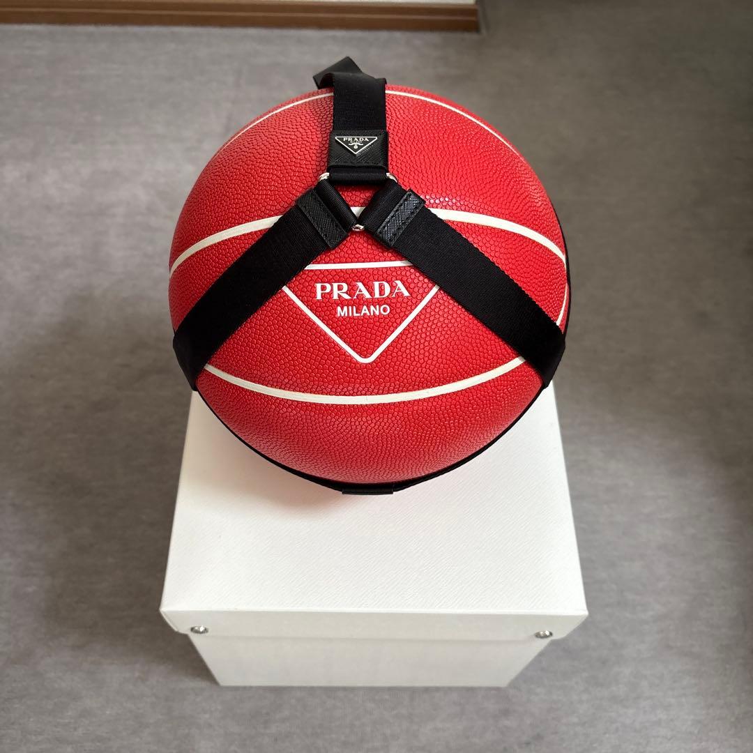 PRADA バスケットボール