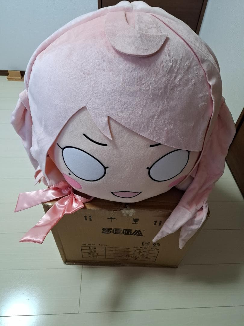 鍾嵐珠　テラジャンボ寝そべりぬいぐるみ