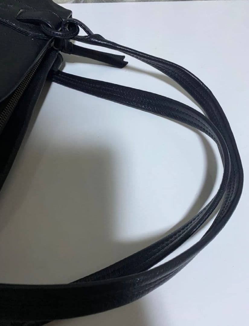 genten　黒いレザーハンドバッグ