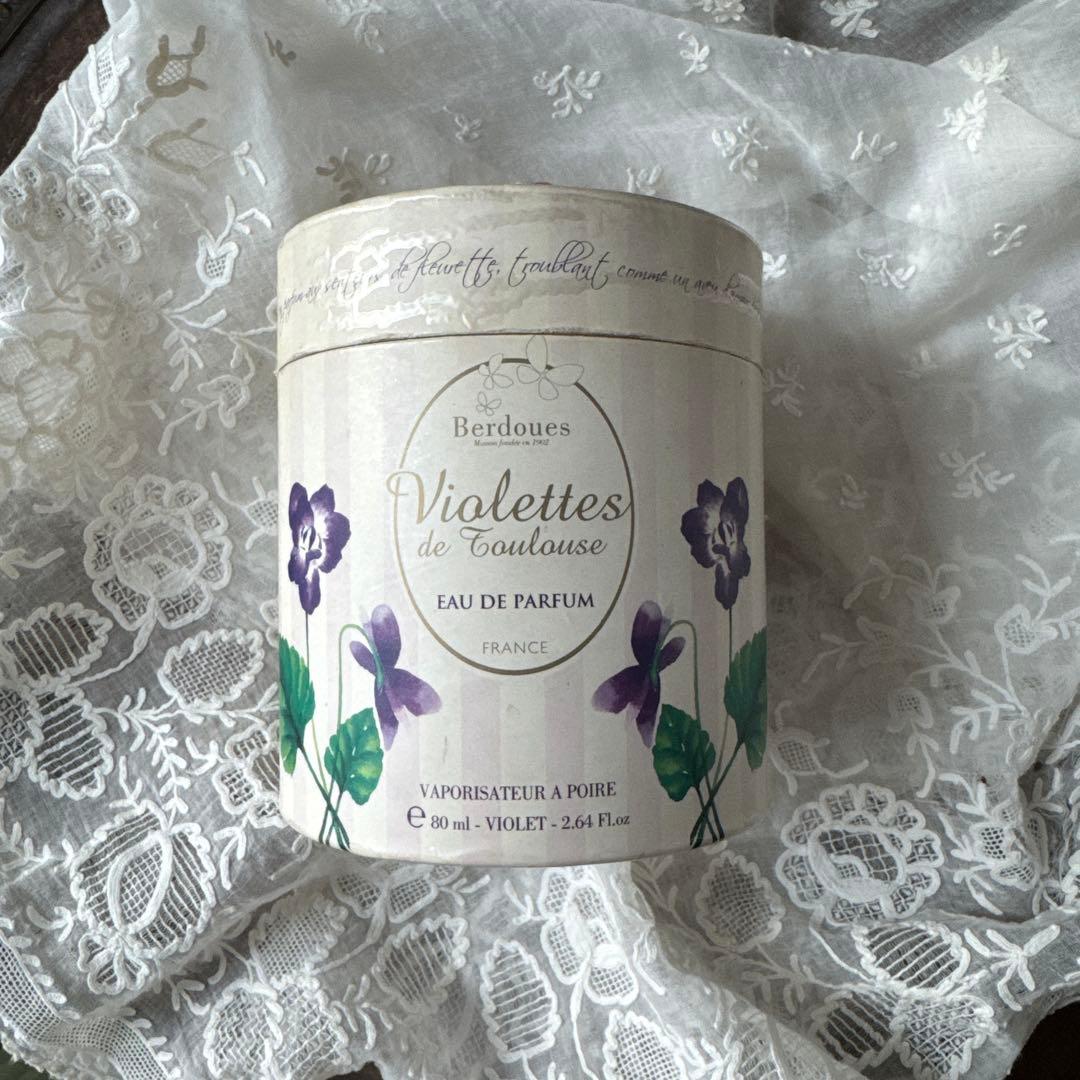 フランスヴィンテージ　スミレのパフュームボックス　紙箱　フランスアンティーク