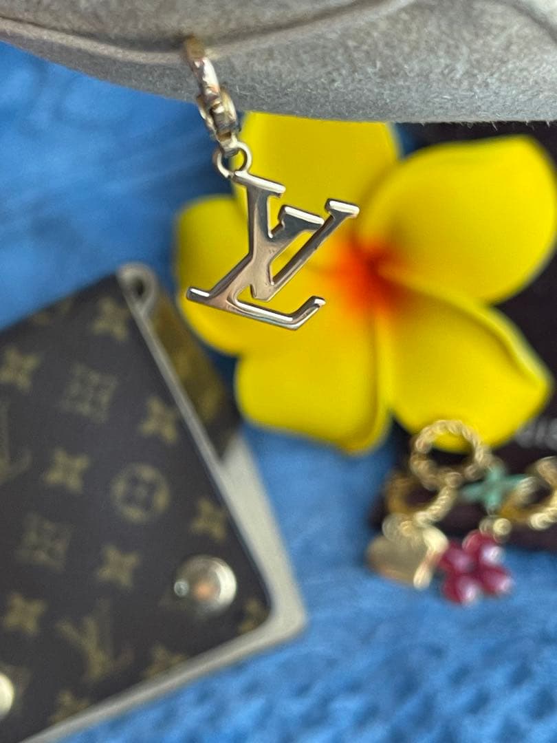 ⭐︎750⭐︎ K18 ⭐︎ルイビィトン⭐︎ チャーム　ゴールド⭐︎LV