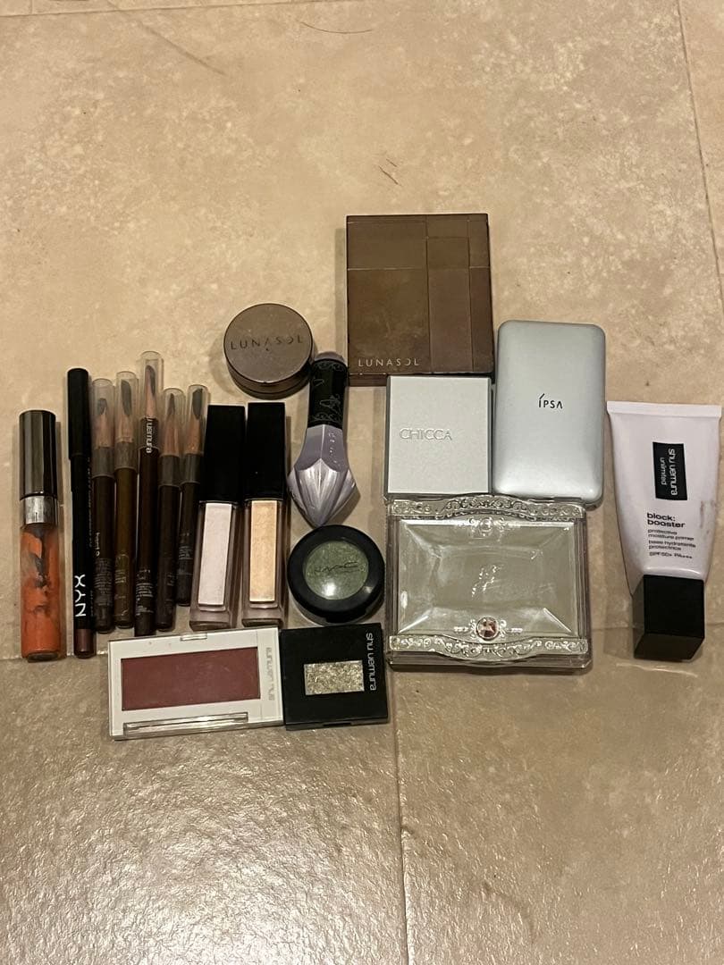 アイシャドウとメイクアップセット