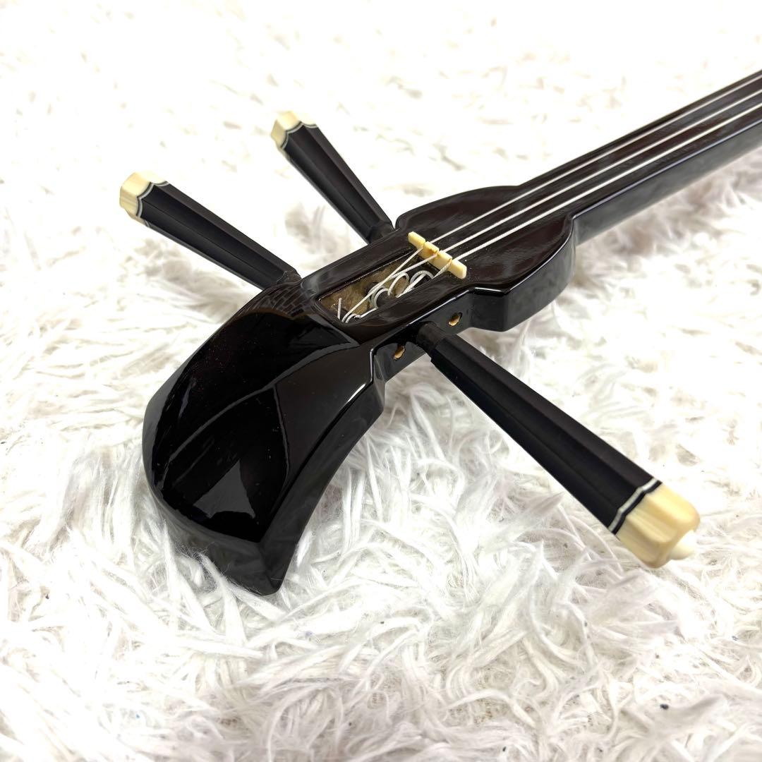 ✨美品✨沖縄 三線 真壁型 本蛇皮 黒漆 三味線 爪 ケースリュック 演奏可能