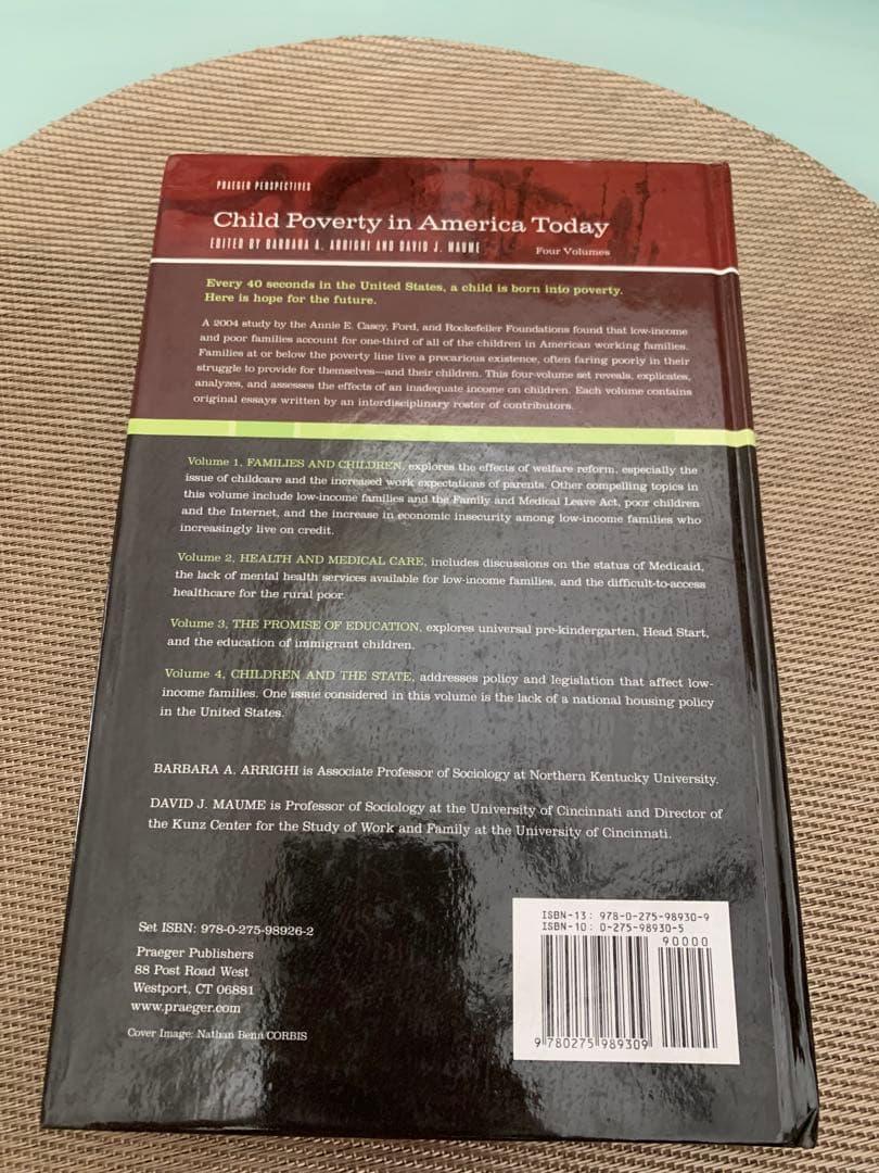 洋書 Child Poverty in America Today Volume 4