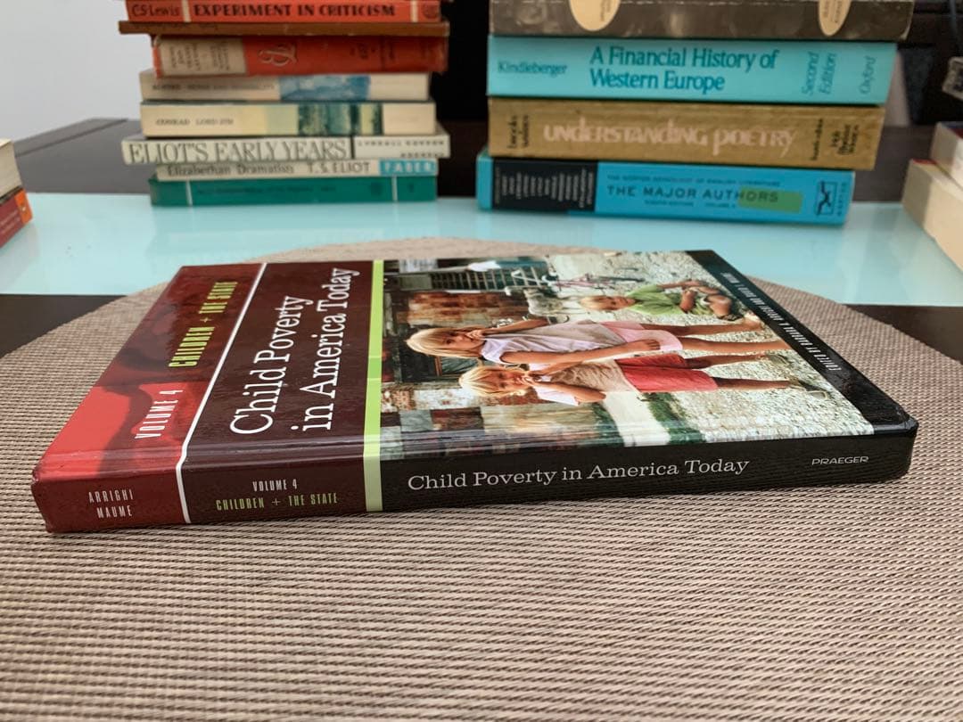洋書 Child Poverty in America Today Volume 4