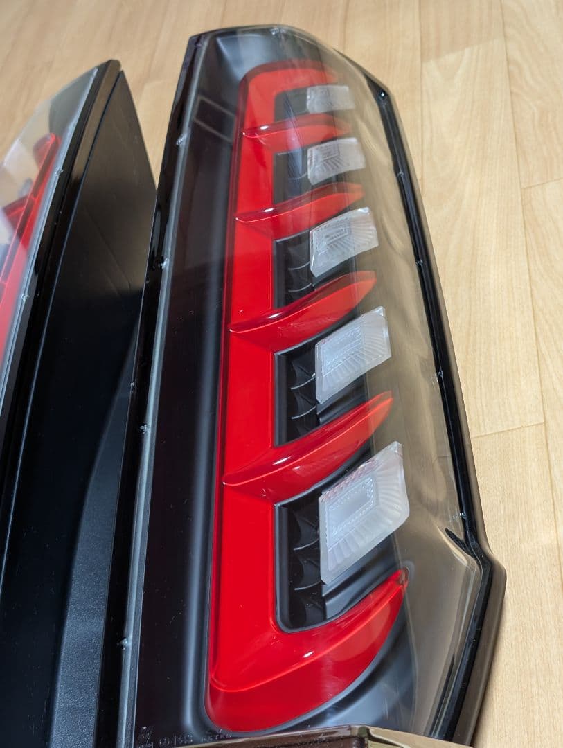 ヴォクシー　ノア　エスクァイア　80系　メテオ テールランプ