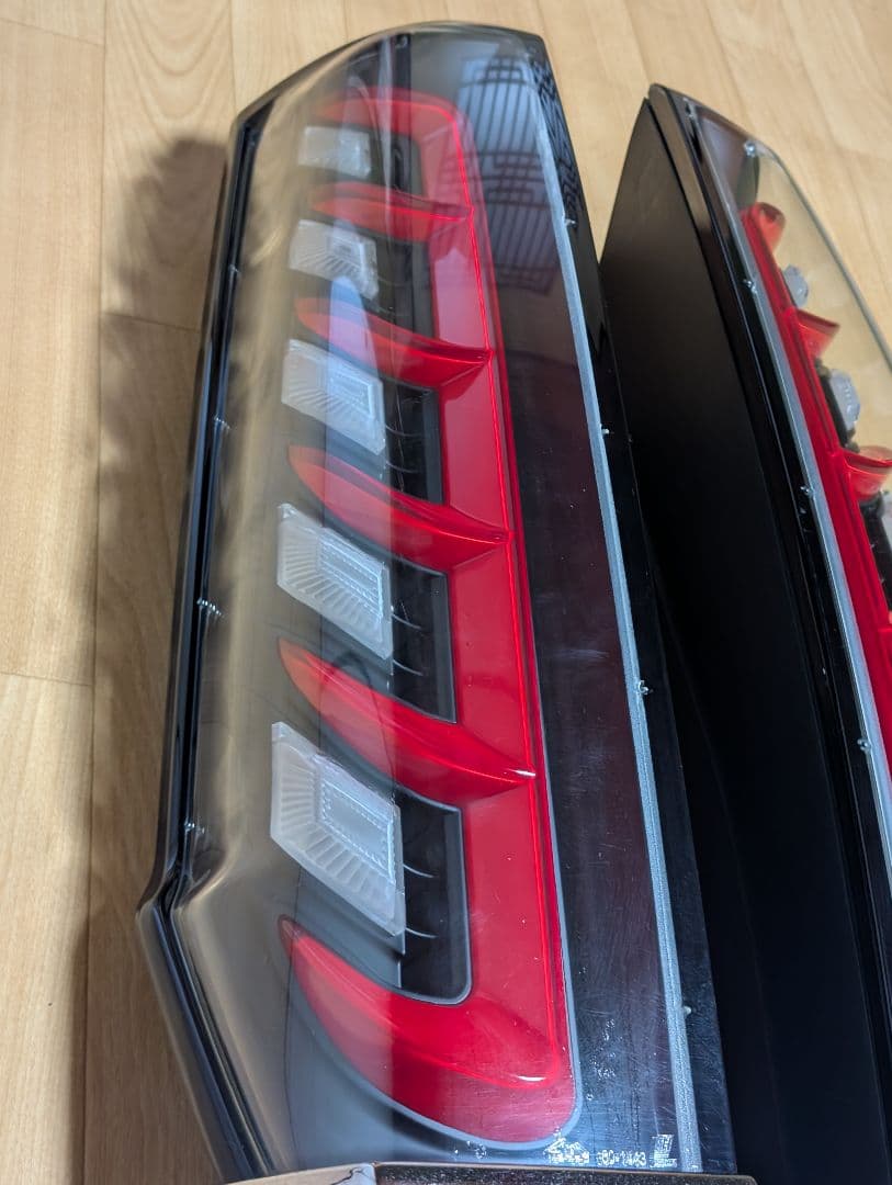 ヴォクシー　ノア　エスクァイア　80系　メテオ テールランプ