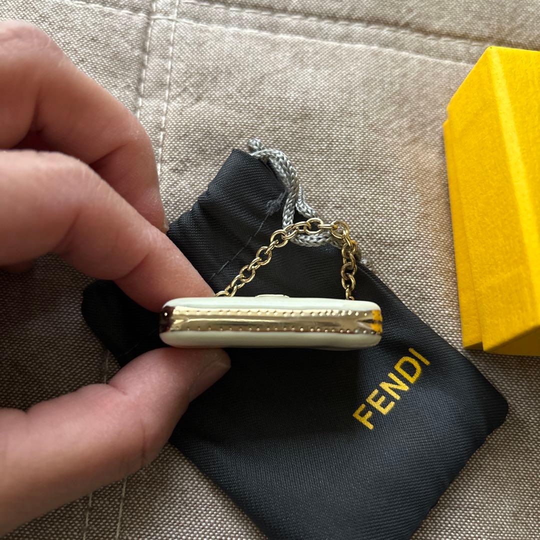 フェンディ　バケット型チャーム