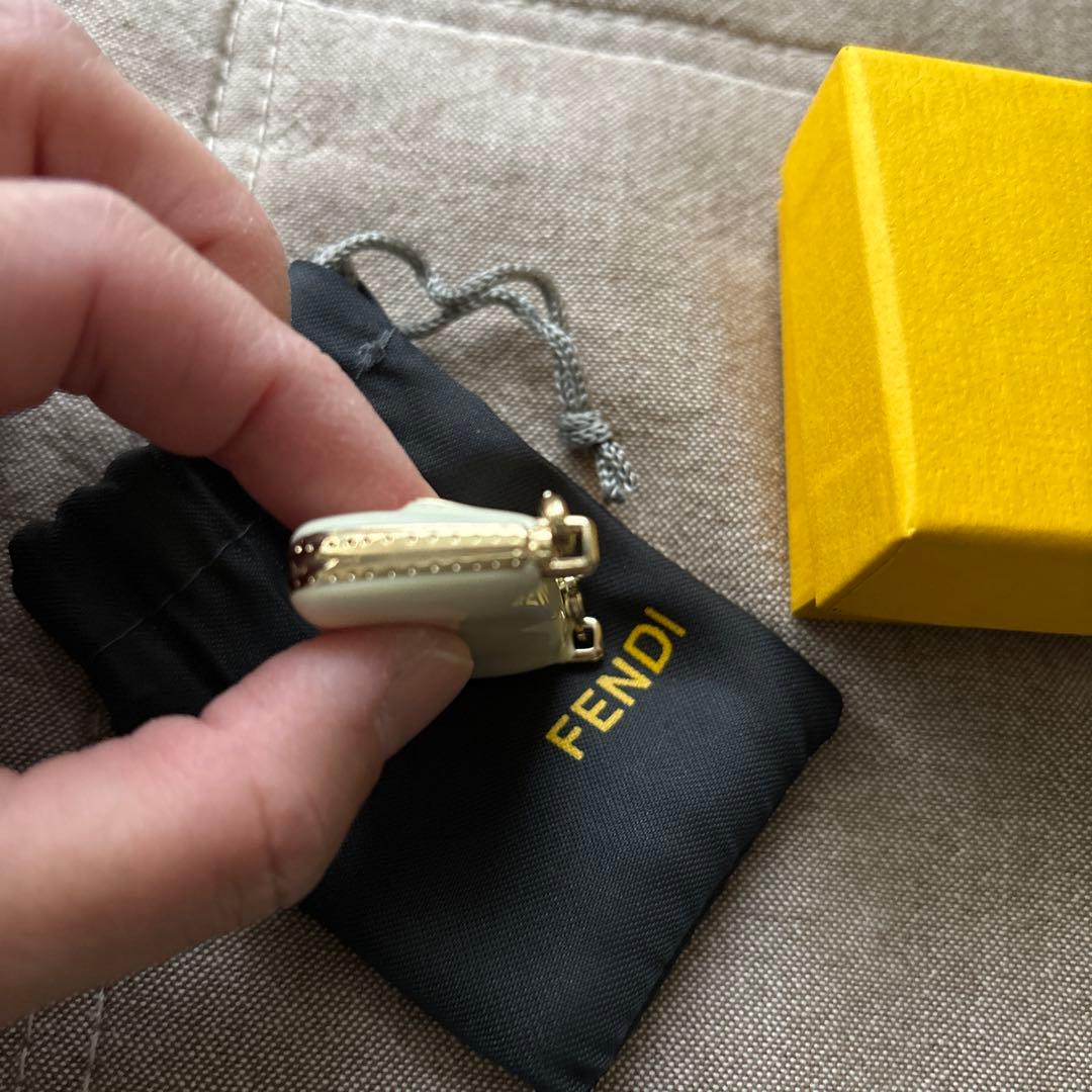 フェンディ　バケット型チャーム