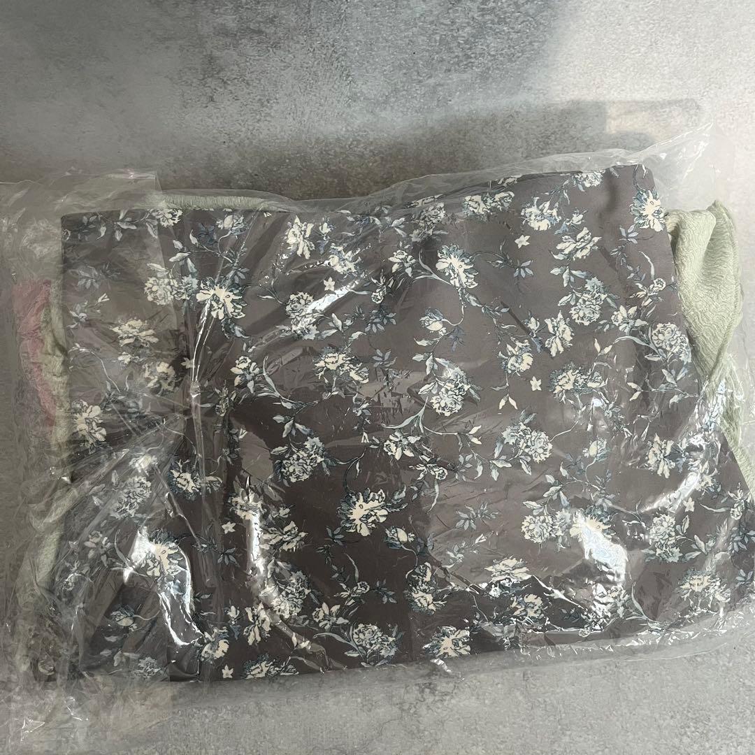 ナイスバディ水着　フリルワイヤービキニ　　グリーングレー