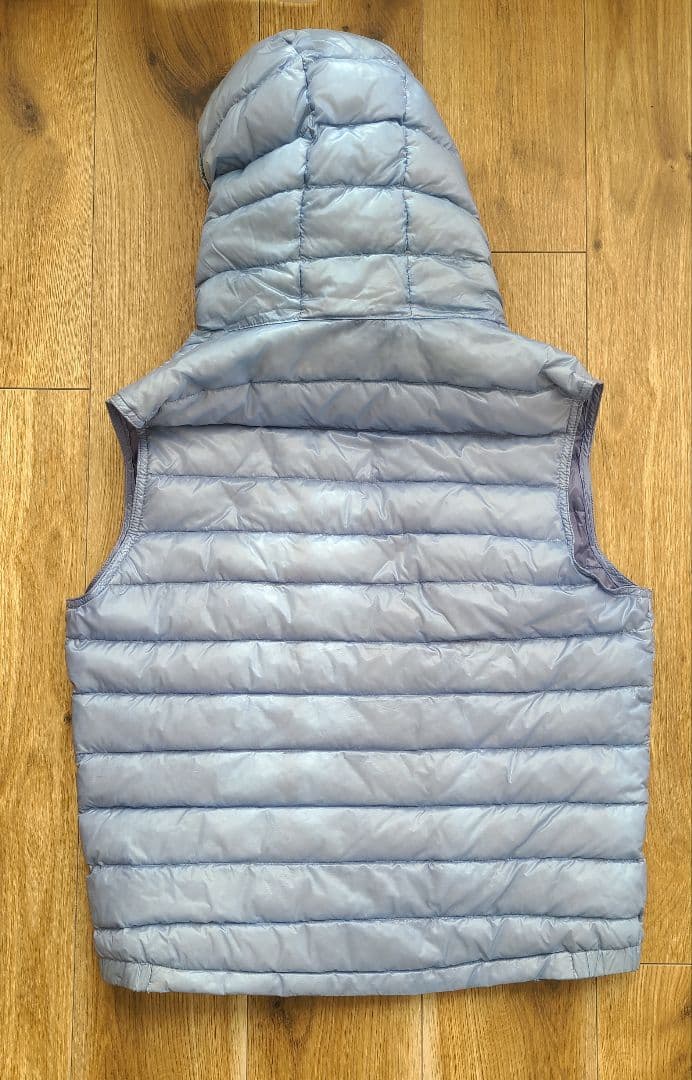 MONCLER フード付き ダウンベスト　水色