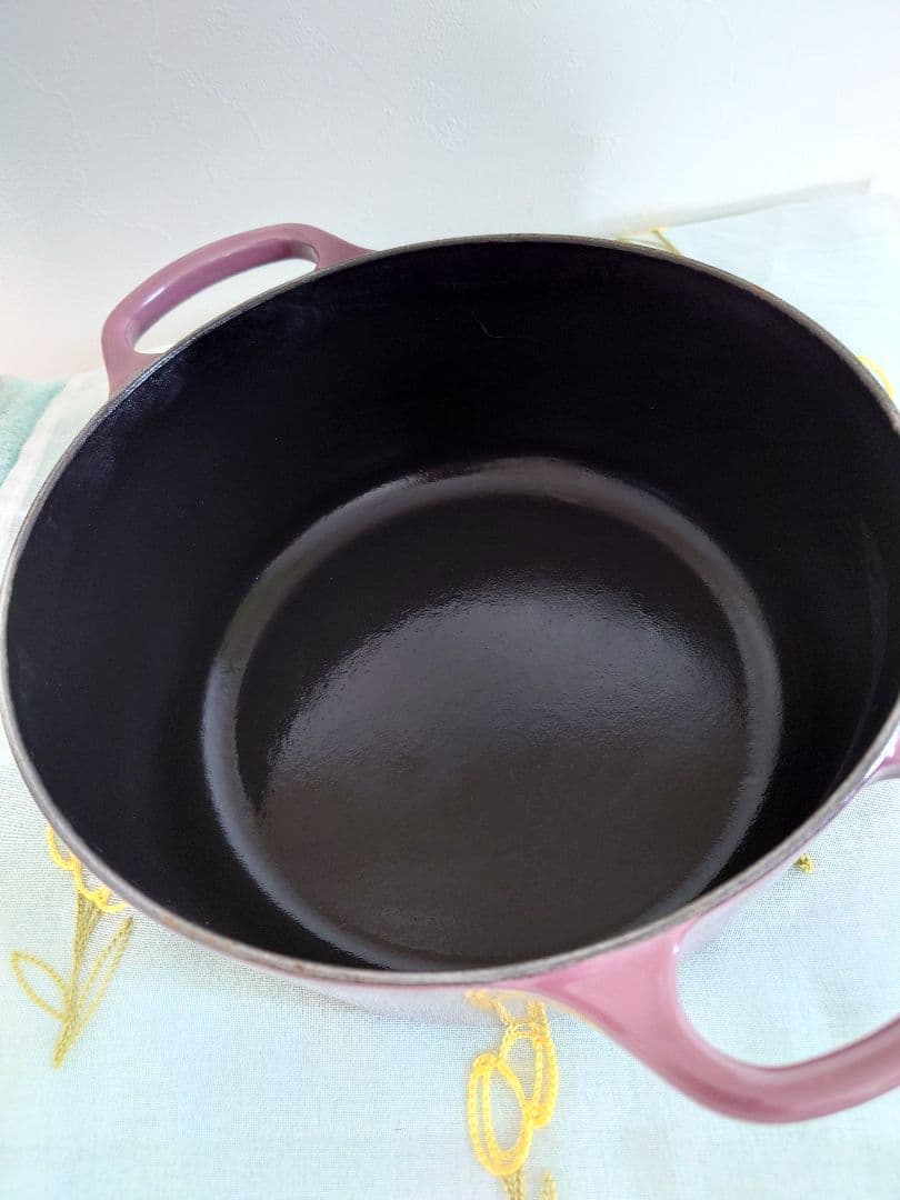 【希少色】ル・クルーゼ　ココット・ロンド　24 cm　フィグ　ホーロー鍋