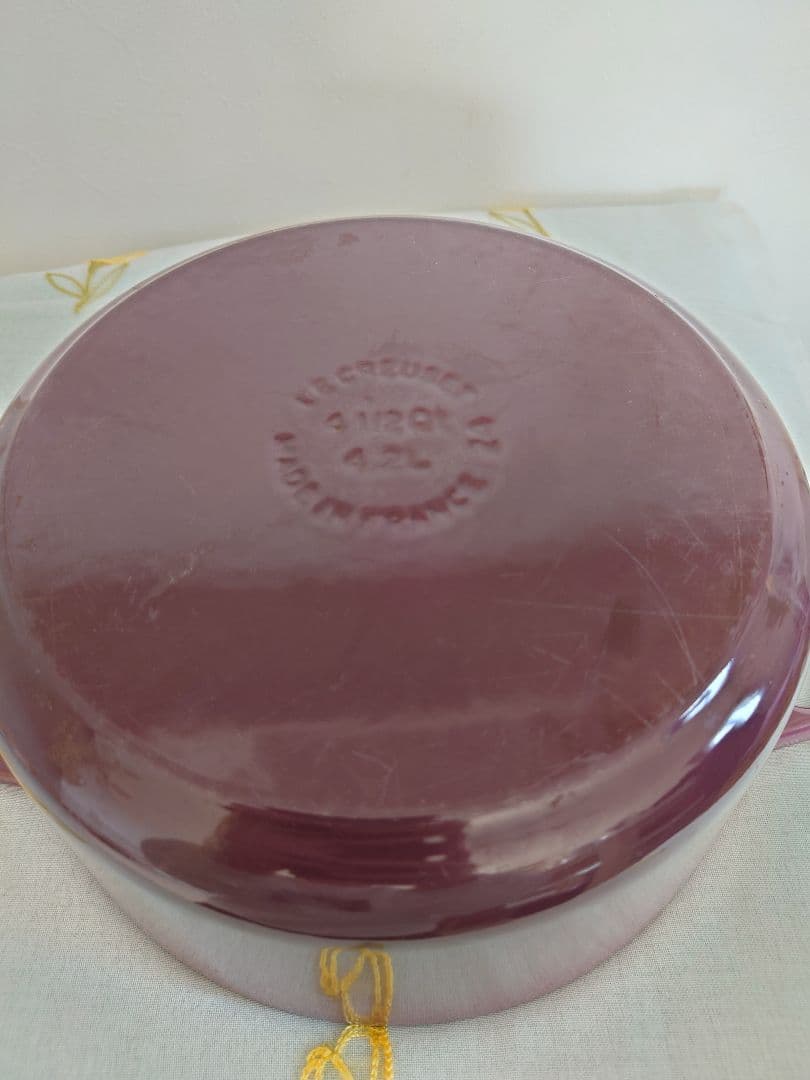 【希少色】ル・クルーゼ　ココット・ロンド　24 cm　フィグ　ホーロー鍋